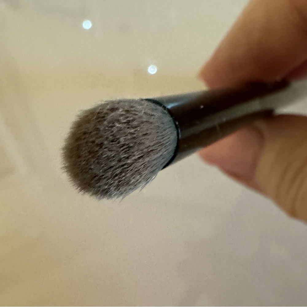 Soft rounded eye shadow lid and smudge brush NEW!